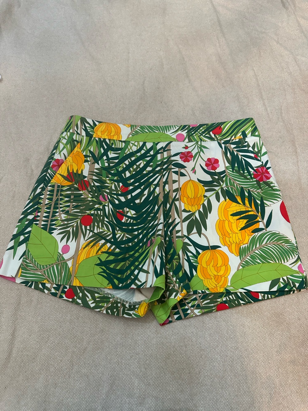 Trina Turk White Tropical Coccoloba Printed High-Waist Shorts Sz 8 38939 - Picture 6 of 15